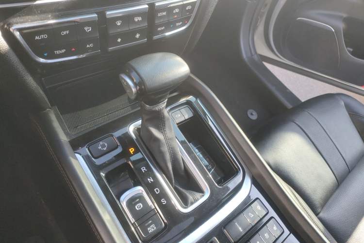 Used GAC Trumpchi GS8 2017 320T Two-Wheel Drive Luxury Smart Connectivity Version (7 Seats) Gear Lever