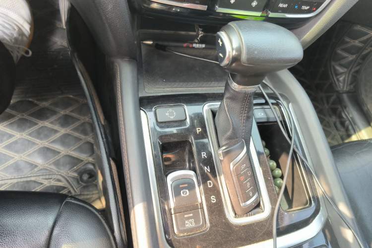 Used GAC Trumpchi GS8 2017 320T Four-Wheel Drive Luxury Smart Connectivity Version (7 Seats) Gear Lever
