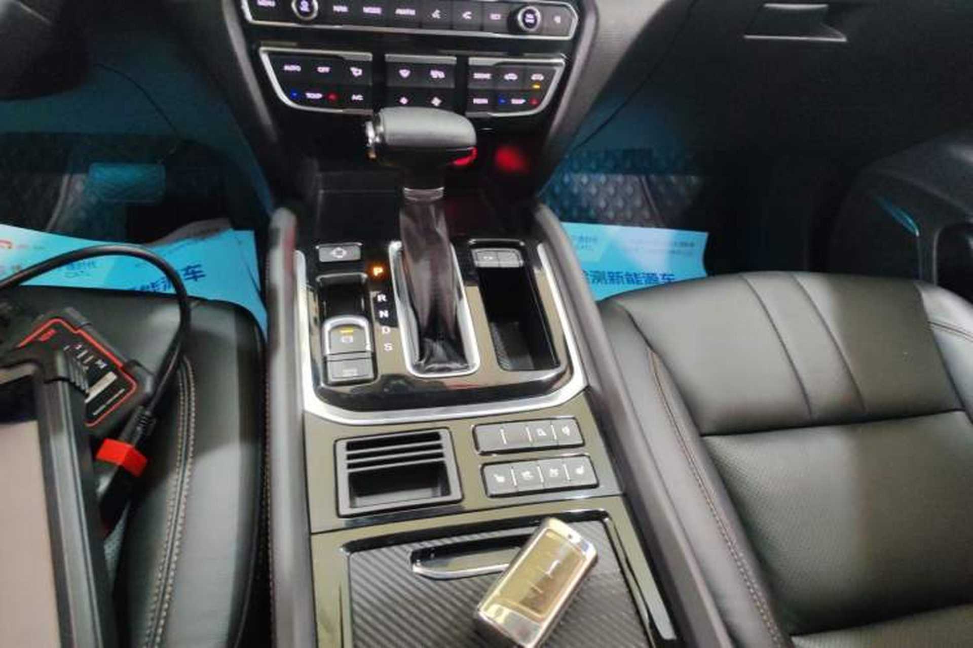Used GAC Trumpchi GS8 2017 320T Two-Wheel Drive Luxury Smart Connectivity Version (7 Seats) Gear Lever