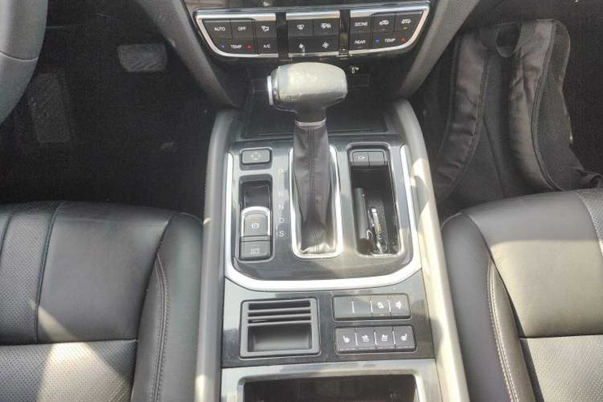 Used GAC Trumpchi GS8 2017 320T Two-Wheel Drive Luxury Smart Connectivity Version (7 Seats) Gear Lever