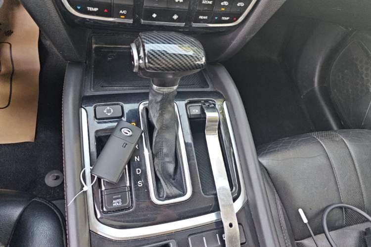 Used GAC Trumpchi GS8 2017 320T Two-Wheel Drive Luxury Smart Connectivity Version (7 Seats) Gear Lever