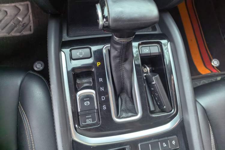 Used GAC Trumpchi GS8 2017 320T Two-Wheel Drive Luxury Smart Connectivity Version (7 Seats) Gear Lever