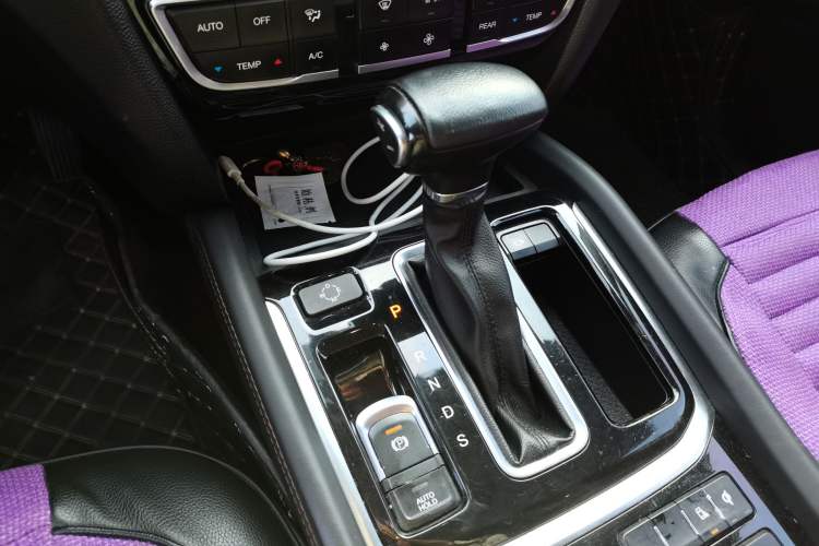 Used GAC Trumpchi GS8 2017 320T Two-Wheel Drive Luxury Smart Connectivity Version (7 Seats) Gear Lever