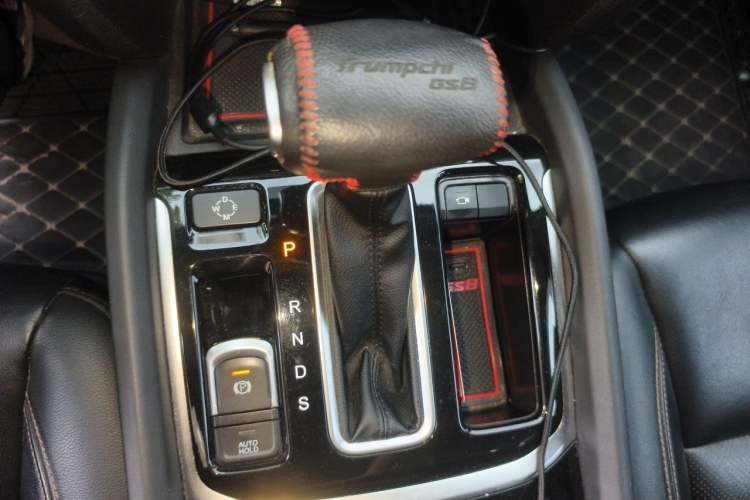 Used GAC Trumpchi GS8 2017 320T Two-Wheel Drive Luxury Smart Connectivity Version (7 Seats) Gear Lever