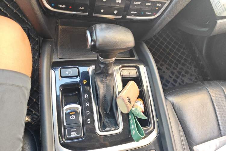 Used GAC Trumpchi GS8 2017 320T Two-Wheel Drive Luxury Smart Connectivity Version (7 Seats) Gear Lever