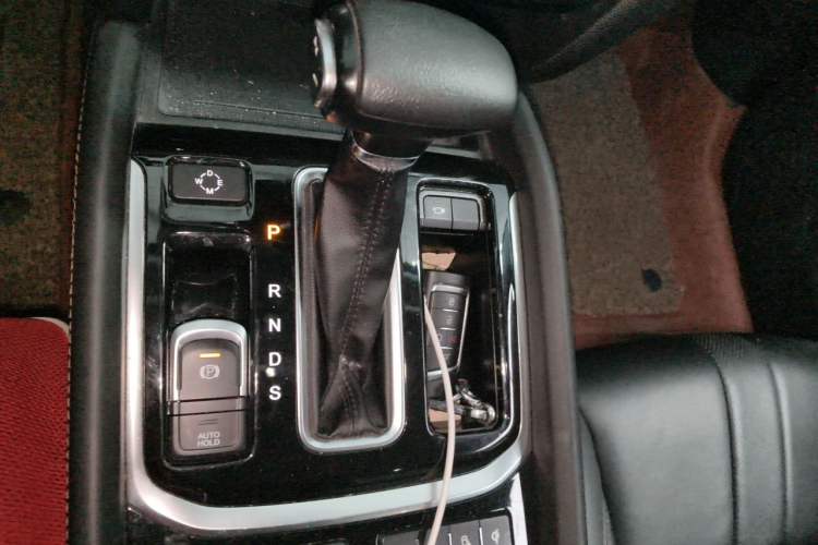 Used GAC Trumpchi GS8 2017 320T Two-Wheel Drive Luxury Smart Connectivity Version (7 Seats) Gear Lever