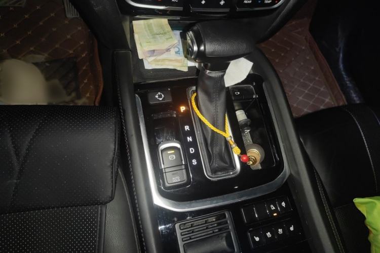 Used GAC Trumpchi GS8 2017 320T Two-Wheel Drive Luxury Smart Connectivity Version (7 Seats) Gear Lever