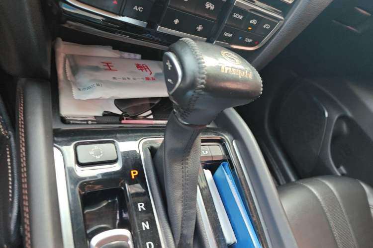 Used GAC Trumpchi GS8 2017 320T Two-Wheel Drive Luxury Smart Connectivity Version (7 Seats) Gear Lever