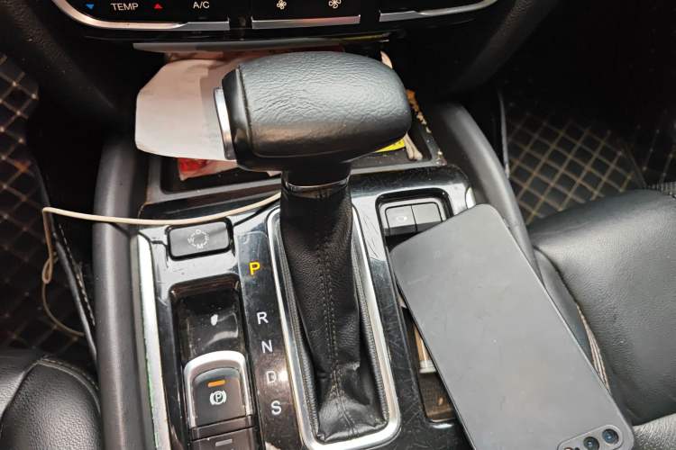 Used GAC Trumpchi GS8 2017 320T Two-Wheel Drive Luxury Smart Connectivity Version (7 Seats) Gear Lever