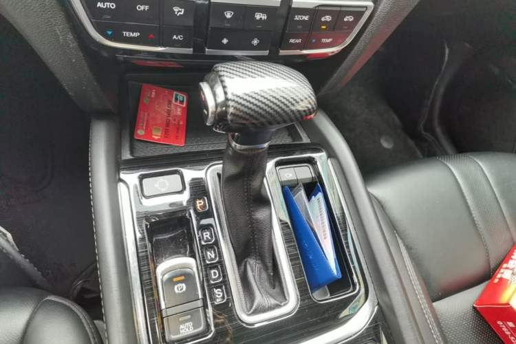 Used GAC Trumpchi GS8 2017 320T Two-Wheel Drive Luxury Smart Connectivity Version (7 Seats) Gear Lever