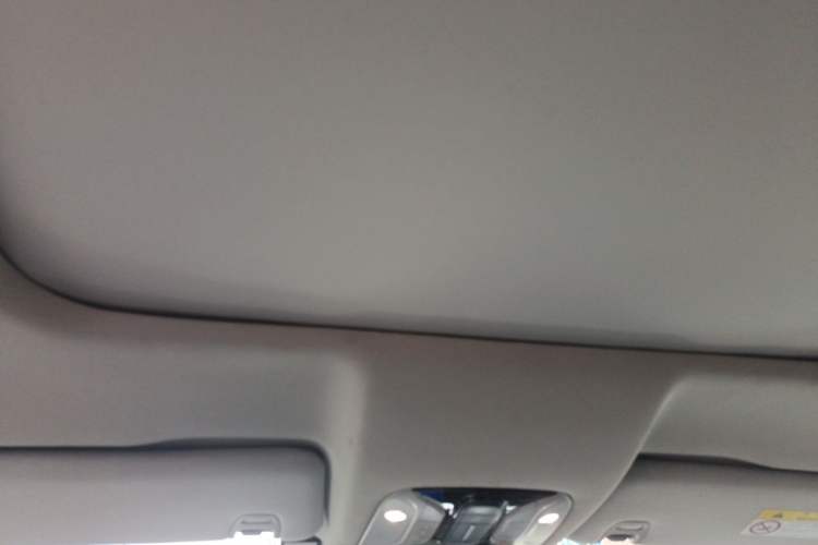 Used GAC Trumpchi GS8 2017 320T Two-Wheel Drive Luxury Smart Connectivity Version (7 Seats) Headliner