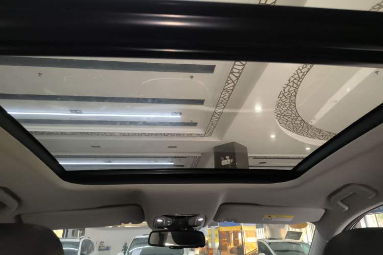 Used GAC Trumpchi GS8 2017 320T Two-Wheel Drive Luxury Smart Connectivity Version (7 Seats) Headliner