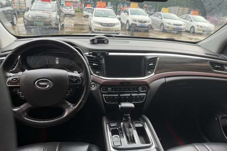 Used GAC Trumpchi GS8 2017 320T Two-Wheel Drive Luxury Smart Connectivity Version (7 Seats) Interior 1