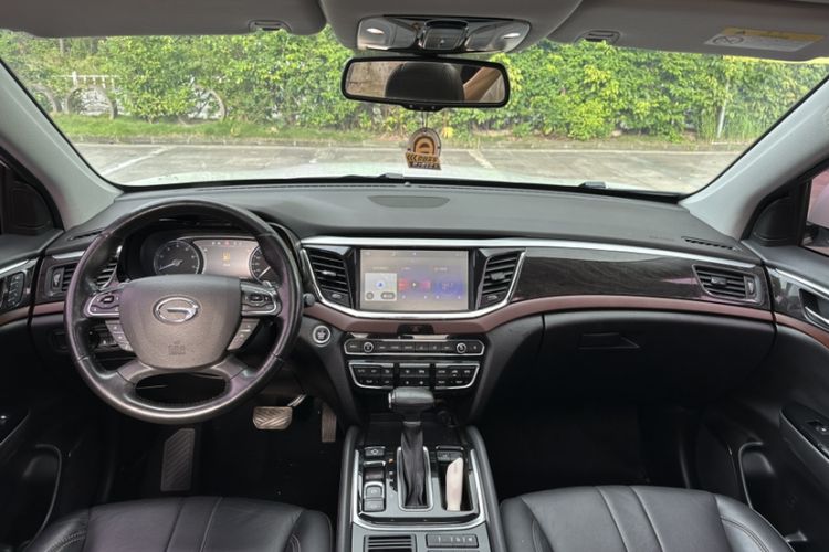 Used GAC Trumpchi GS8 2017 320T Two-Wheel Drive Luxury Smart Connectivity Version (7 Seats) Interior 1