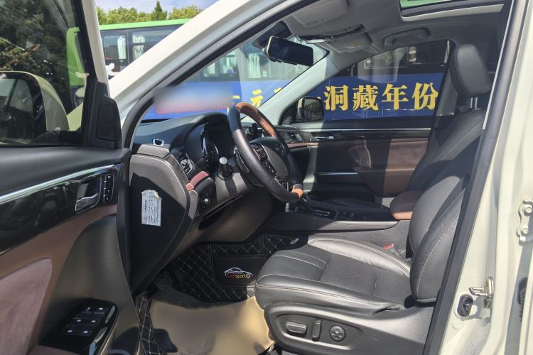 Used GAC Trumpchi GS8 2017 320T Two-Wheel Drive Luxury Smart Connectivity Version (7 Seats) Interior 1
