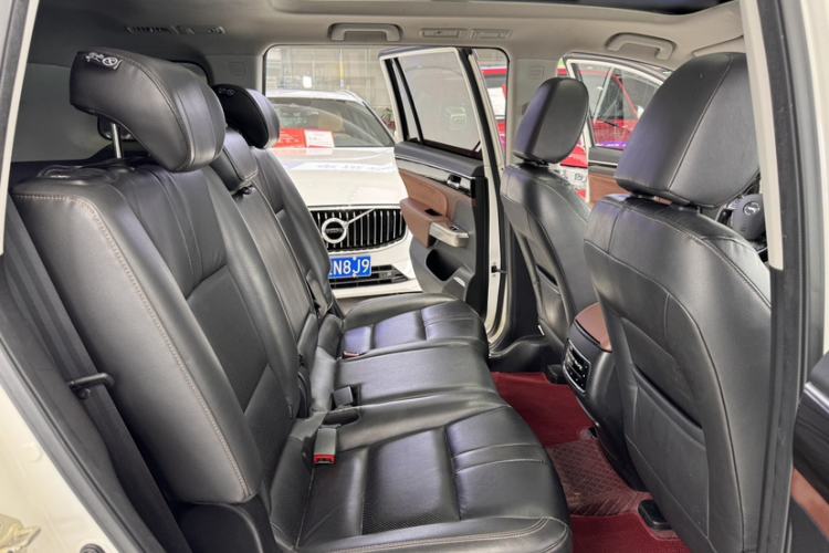 Used GAC Trumpchi GS8 2017 320T Two-Wheel Drive Luxury Smart Connectivity Version (7 Seats) Interior 1