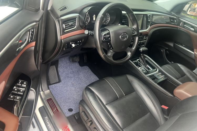 Used GAC Trumpchi GS8 2017 320T Two-Wheel Drive Luxury Smart Connectivity Version (7 Seats) Interior 1