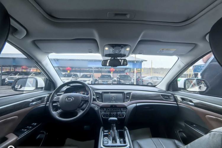 Used GAC Trumpchi GS8 2017 320T Two-Wheel Drive Luxury Edition (7 Seats) Interior 1