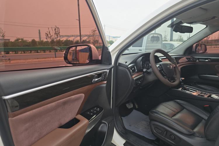 Used GAC Trumpchi GS8 2017 320T Two-Wheel Drive Luxury Smart Connectivity Version (7 Seats) Interior 1