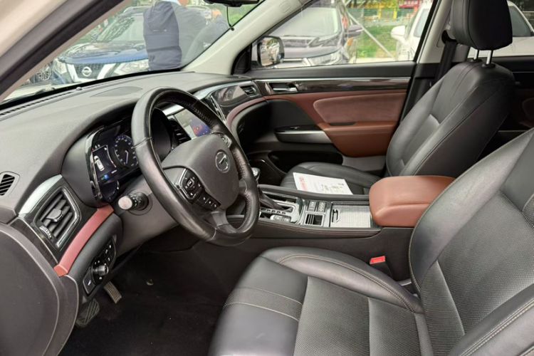 Used GAC Trumpchi GS8 2017 320T Two-Wheel Drive Luxury Smart Connectivity Version (7 Seats) Interior 1