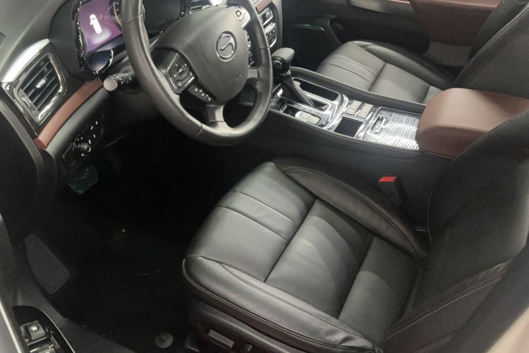 Used GAC Trumpchi GS8 2017 320T Two-Wheel Drive Luxury Smart Connectivity Version (7 Seats) Interior 1