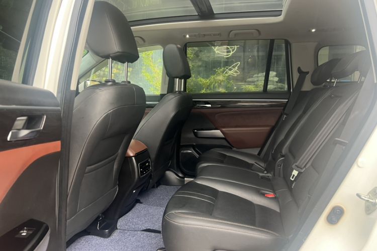 Used GAC Trumpchi GS8 2017 320T Two-Wheel Drive Luxury Smart Connectivity Version (7 Seats) Interior 2