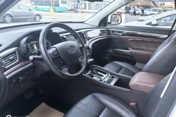 Used GAC Trumpchi GS8 2017 320T Two-Wheel Drive Luxury Edition (7 Seats) Interior 2