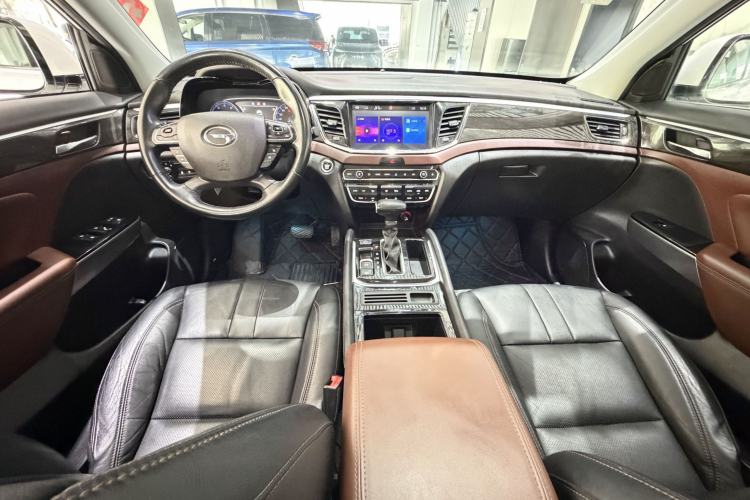 Used GAC Trumpchi GS8 2017 320T Two-Wheel Drive Luxury Edition (7 Seats) Interior 2