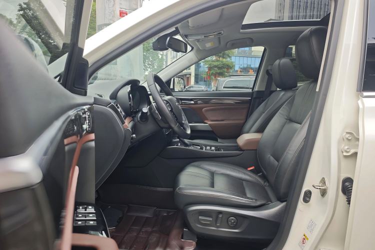 Used GAC Trumpchi GS8 2017 320T Two-Wheel Drive Luxury Smart Connectivity Version (7 Seats) Interior 2