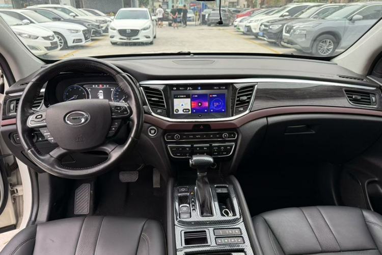 Used GAC Trumpchi GS8 2017 320T Two-Wheel Drive Luxury Smart Connectivity Version (7 Seats) Interior 2