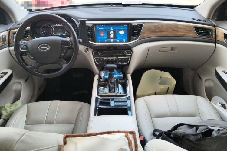 Used GAC Trumpchi GS8 2017 320T Two-Wheel Drive Luxury Smart Connectivity Version (7 Seats) Interior 2