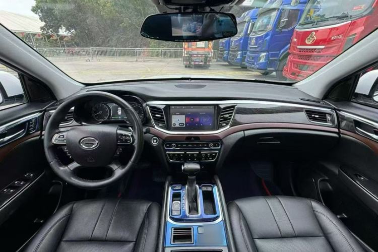 Used GAC Trumpchi GS8 2017 320T Two-Wheel Drive Luxury Smart Connectivity Version (7 Seats) Interior 2