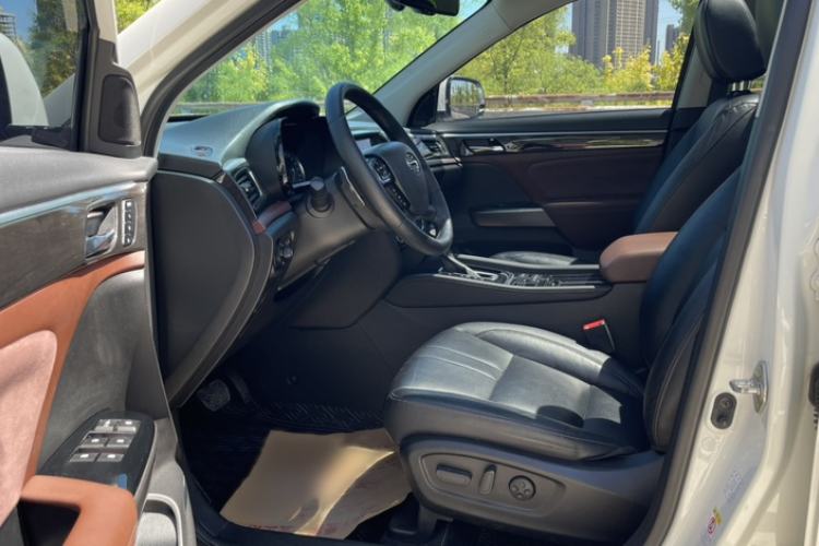 Used GAC Trumpchi GS8 2017 320T Two-Wheel Drive Luxury Smart Connectivity Version (7 Seats) Interior 2