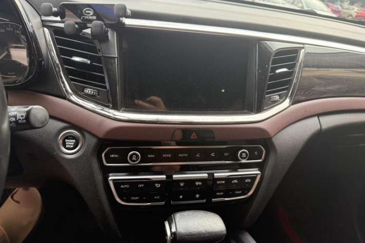 Used GAC Trumpchi GS8 2017 320T Two-Wheel Drive Luxury Smart Connectivity Version (7 Seats) Interior 3