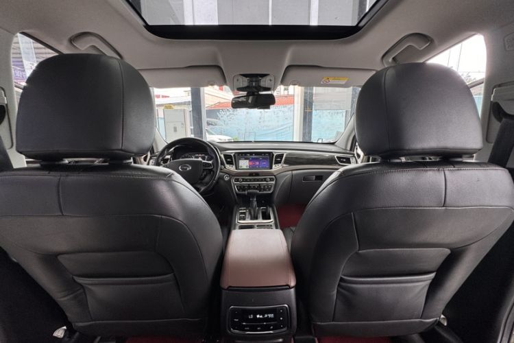 Used GAC Trumpchi GS8 2017 320T Two-Wheel Drive Luxury Smart Connectivity Version (7 Seats) Interior 3