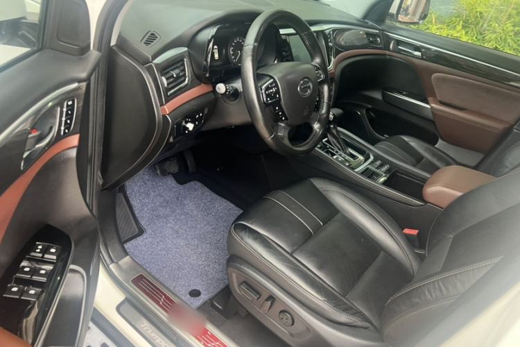 Used GAC Trumpchi GS8 2017 320T Two-Wheel Drive Luxury Smart Connectivity Version (7 Seats) Interior 3