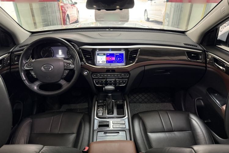 Used GAC Trumpchi GS8 2017 320T Two-Wheel Drive Luxury Smart Connectivity Version (7 Seats) Interior 3