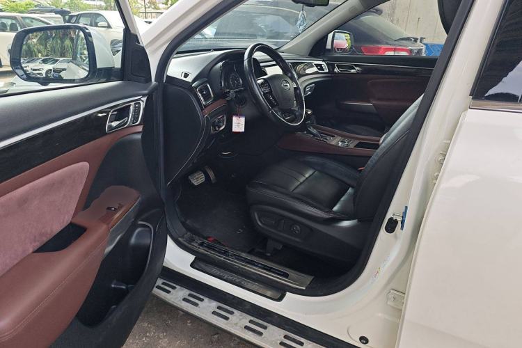 Used GAC Trumpchi GS8 2017 320T Two-Wheel Drive Luxury Smart Connectivity Version (7 Seats) Interior 3
