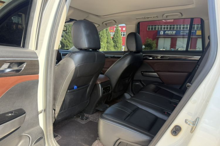 Used GAC Trumpchi GS8 2017 320T Two-Wheel Drive Luxury Smart Connectivity Version (7 Seats) Interior 3