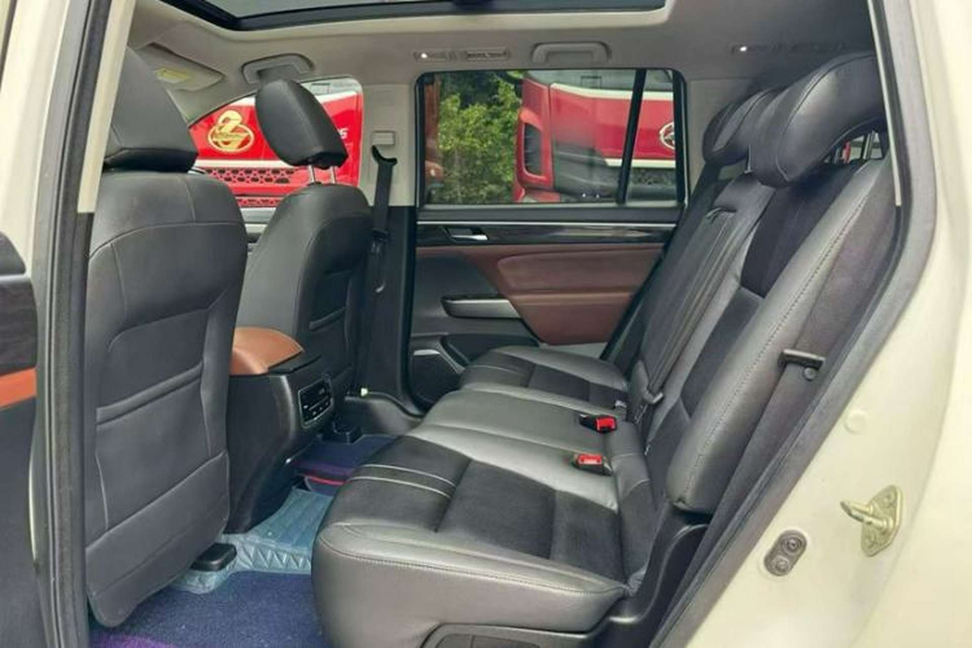 Used GAC Trumpchi GS8 2017 320T Two-Wheel Drive Luxury Smart Connectivity Version (7 Seats) Interior 3
