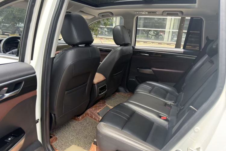 Used GAC Trumpchi GS8 2017 320T Two-Wheel Drive Luxury Smart Connectivity Version (7 Seats) Interior 3
