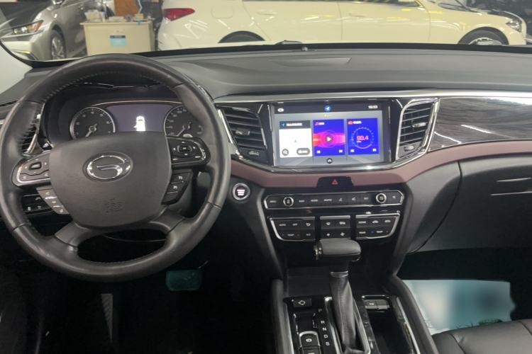 Used GAC Trumpchi GS8 2017 320T Two-Wheel Drive Luxury Smart Connectivity Version (7 Seats) Interior 3