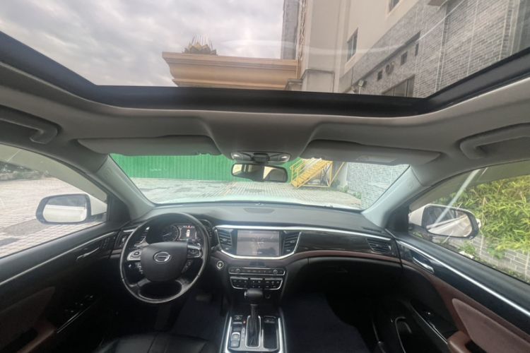 Used GAC Trumpchi GS8 2017 320T Two-Wheel Drive Luxury Smart Connectivity Version (7 Seats) Interior 4
