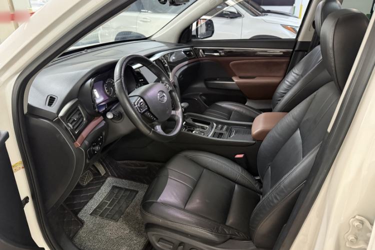 Used GAC Trumpchi GS8 2017 320T Two-Wheel Drive Luxury Smart Connectivity Version (7 Seats) Interior 4