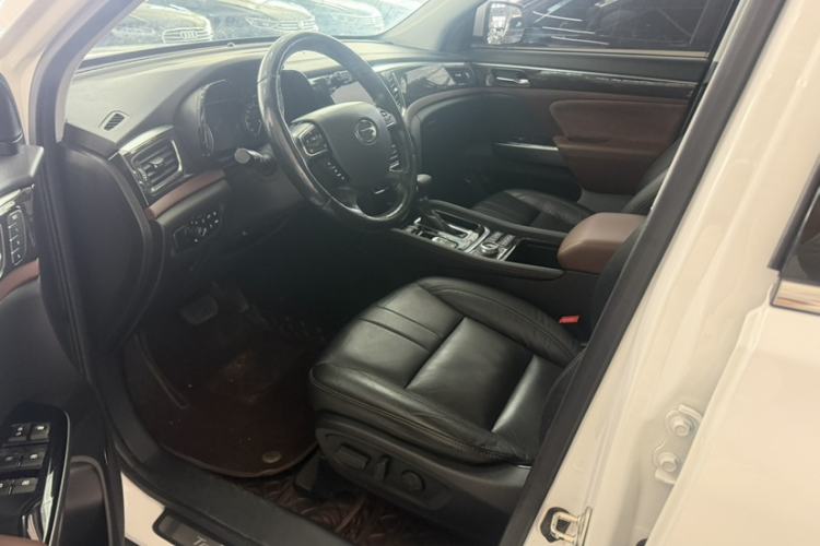 Used GAC Trumpchi GS8 2017 320T Four-Wheel Drive Luxury Smart Connectivity Version (7 Seats) Interior 4
