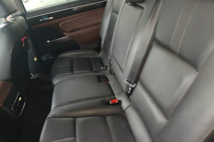 Used GAC Trumpchi GS8 2017 320T Two-Wheel Drive Luxury Smart Connectivity Version (7 Seats) Interior 4