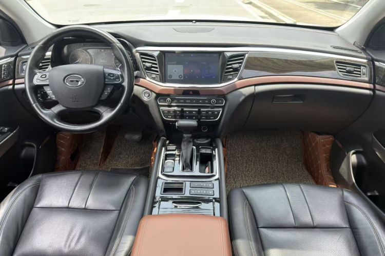 Used GAC Trumpchi GS8 2017 320T Two-Wheel Drive Luxury Smart Connectivity Version (7 Seats) Interior 4