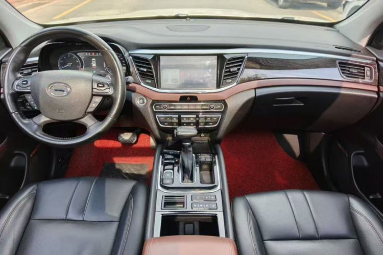 Used GAC Trumpchi GS8 2017 320T Two-Wheel Drive Luxury Smart Connectivity Version (7 Seats) Interior 5