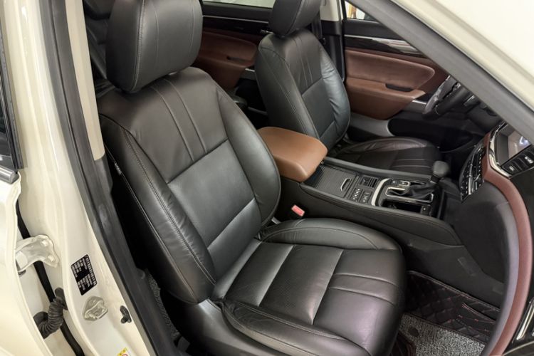 Used GAC Trumpchi GS8 2017 320T Two-Wheel Drive Luxury Smart Connectivity Version (7 Seats) Interior 5