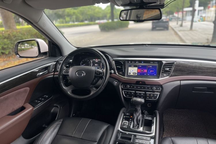 Used GAC Trumpchi GS8 2017 320T Two-Wheel Drive Luxury Smart Connectivity Version (7 Seats) Interior 5